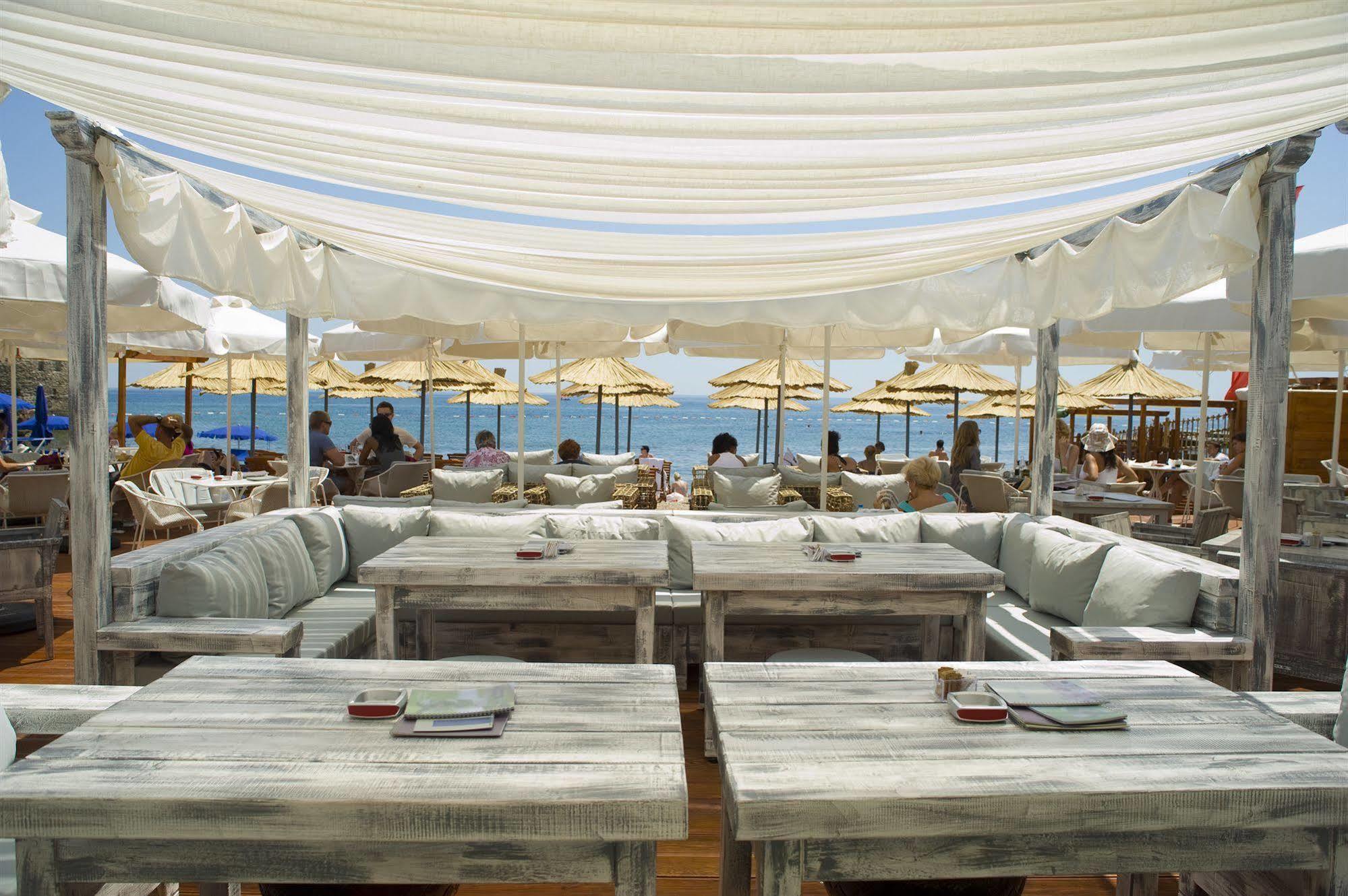 Hotel Astoria Budva Instalações foto